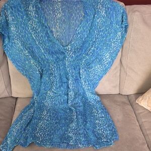 Blue and White Patterned Beach Cover Xl